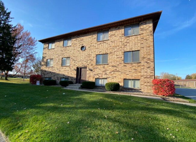 Building Photo - 2 Bedroom/1 Bath Apartment For Rent