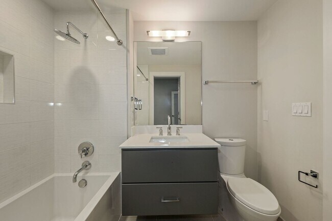 Building Photo - Professionally Managed // 2 bedroom 2 bathroom Modern Condo//  Adams Morgan// Parking Included!