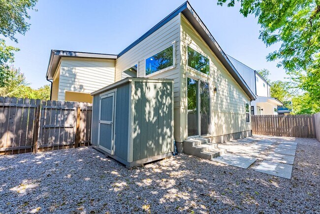 Building Photo - Discover Your Dream Home: Elegance, Comfort, and Modern Living All in One Stunning Package!