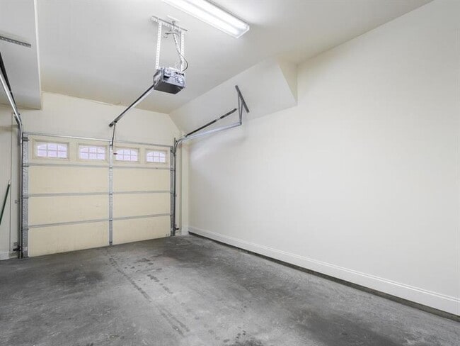 Building Photo - 205 16th St NW