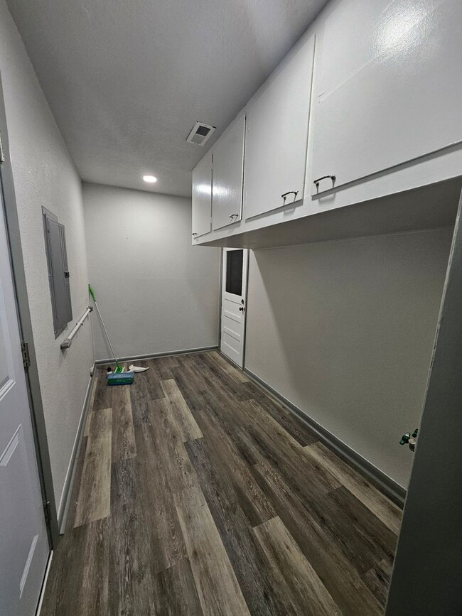 Building Photo - For Rent – Beautifully Remodeled Home in E...
