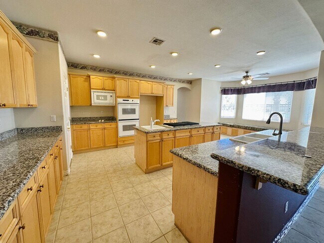 Building Photo - GORGEOUS 2 STORY HOME WITH A GRAND ENTRY &...