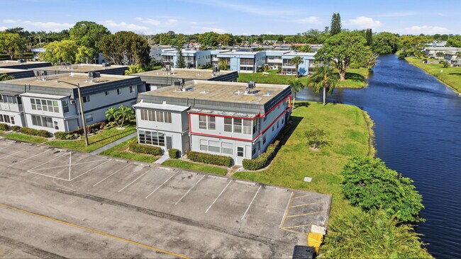 Building Photo - 384 Saxony Trail