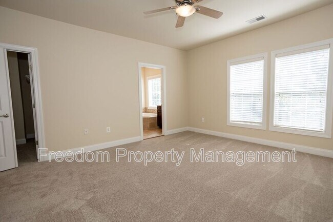 Building Photo - 16021 Pitner St