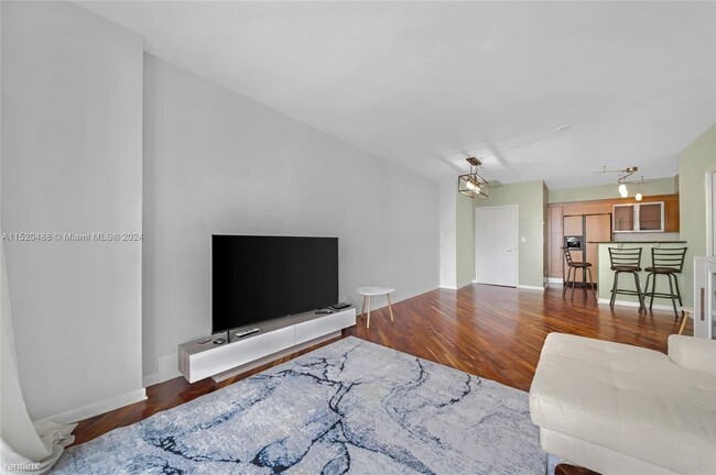 Building Photo - 2 br, 2 bath Condo - 335 S Biscayne Blvd A...