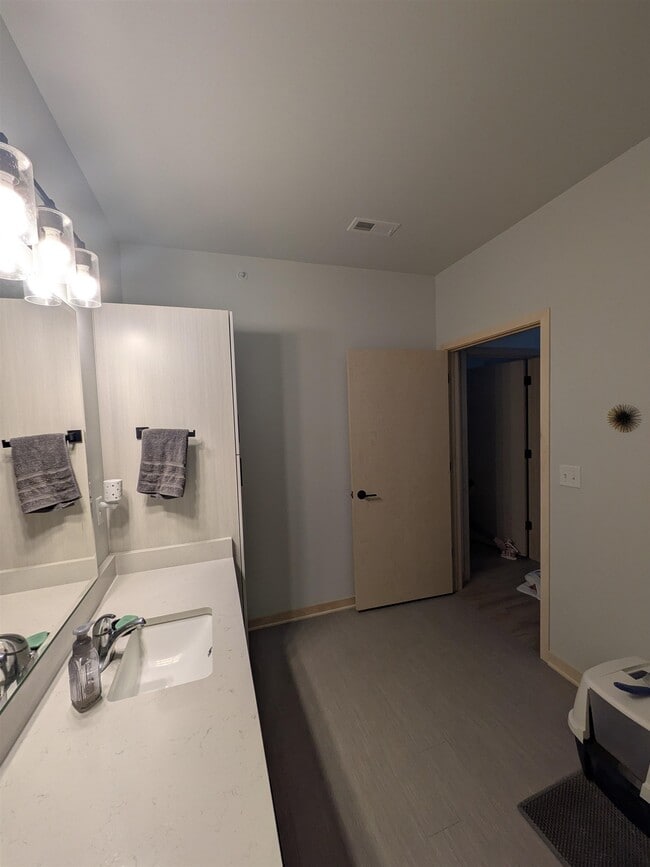 Building Photo - 6408 Bridge Rd