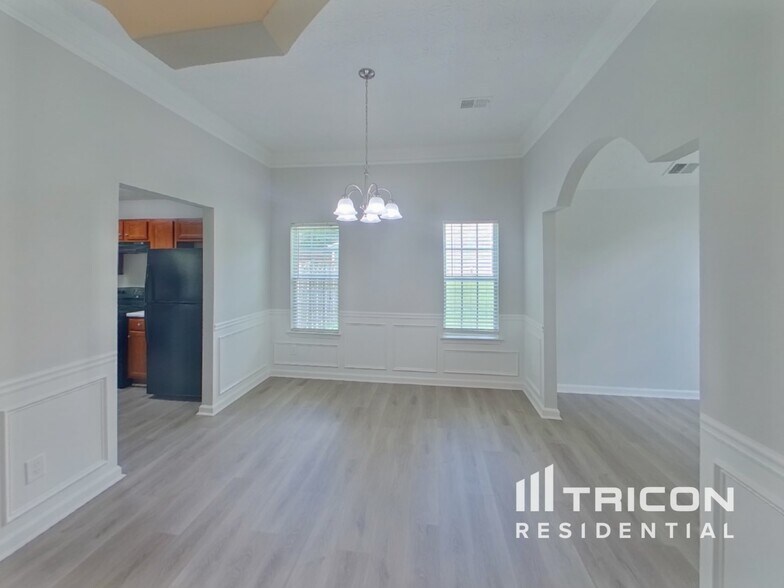 Building Photo - 660 Escalade Dr