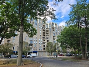 Building Photo - Pond View! Near Longwood Medical Area, Green line-D Brookline Village!