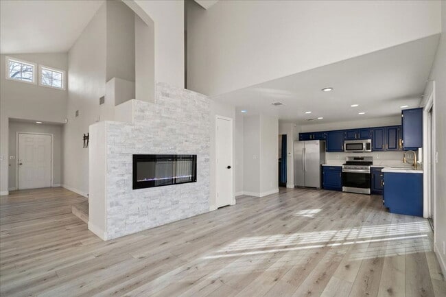 Building Photo - 8141 Dartmoor Ave