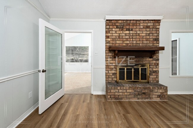 Building Photo - Beautifully Updated 3-Bedroom Home with Granite Kitchen & Sunroom Retreat!