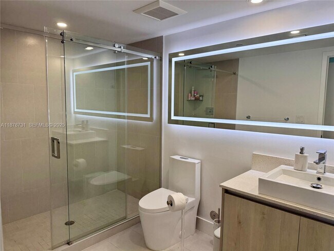 Building Photo - 13800 Highland Dr