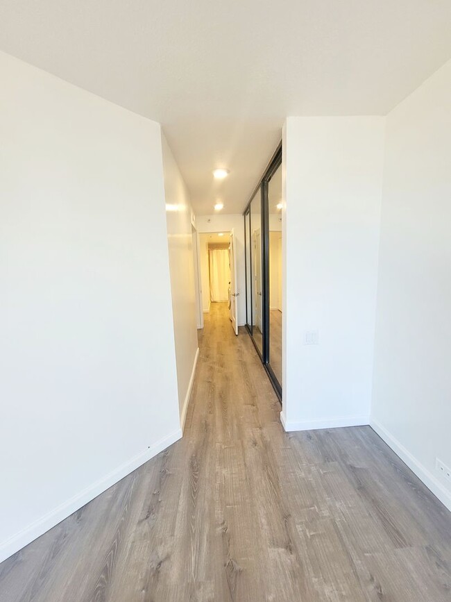 Building Photo - AVAILABLE NOW | 6 or 12 Month Lease Option...