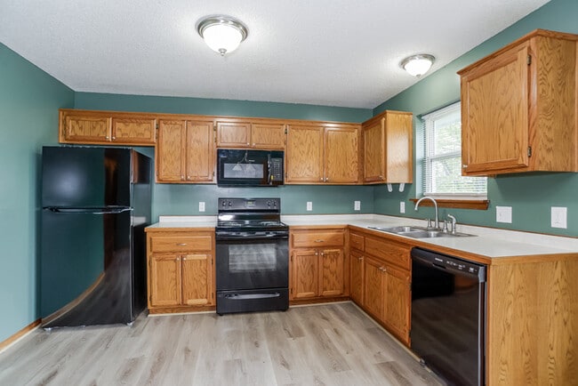 Building Photo - Bright 3-Bed Home Kearney, MO