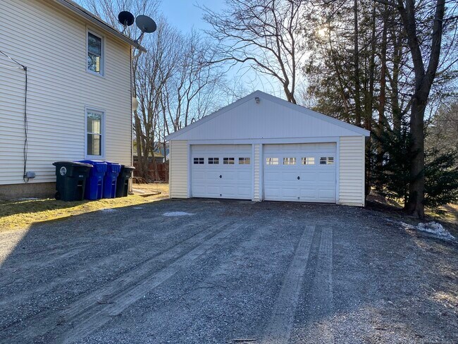 Building Photo - 435 Migeon Ave