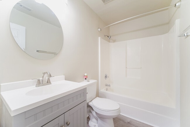 Building Photo - 207 Sweet Bay Ct