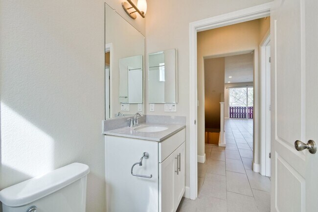 Building Photo - Exquisite 3 bedroom 3 bathroom home in San Jose Blossom Hill area!