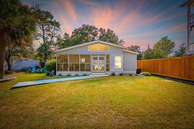 Building Photo - SNOWBIRD RENTAL- 4 blocks 2 Sea & Fire Pit