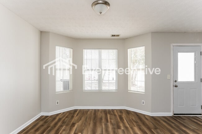 Building Photo - 5893 Strathmoor Manor Cir