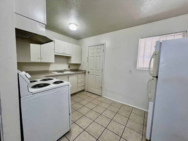 Building Photo - 536 Chama St SE