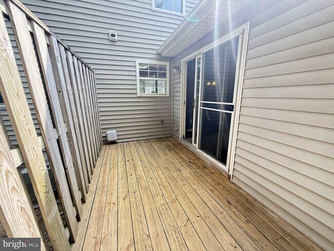 Building Photo - 301 Sutton Ct