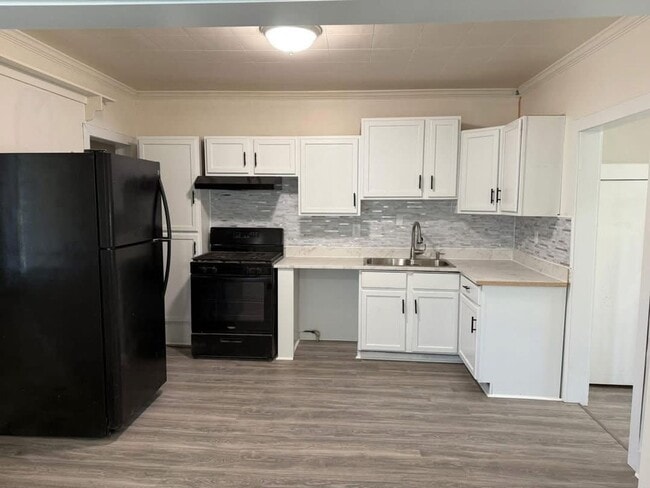 Building Photo - House for rent in Wilson Blvd near Planet Fittness and shopping center.