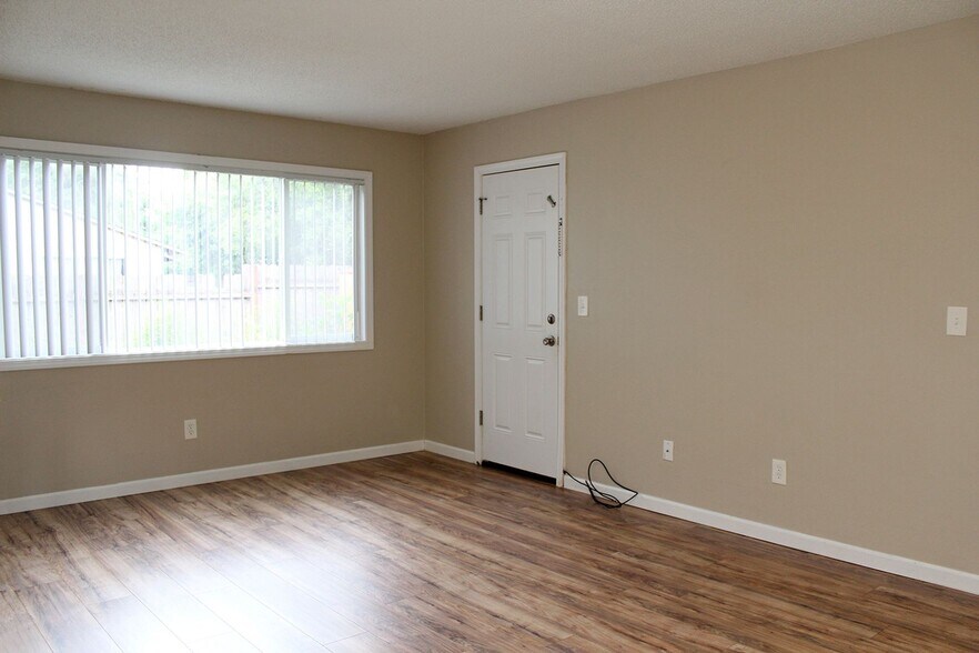 Building Photo - 4609-4609 NE Killingsworth St