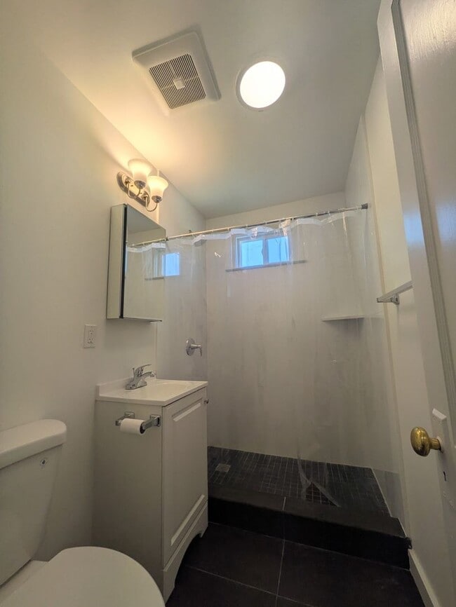 Building Photo - 632