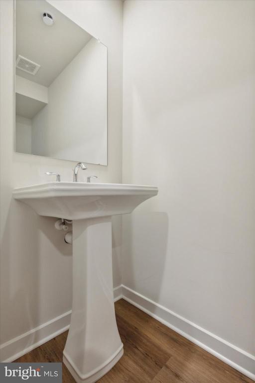 Building Photo - 308 Bennetts Ct
