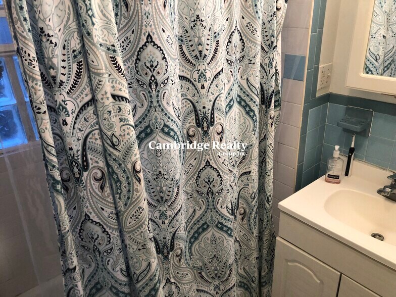 Building Photo - 218 Harvard St