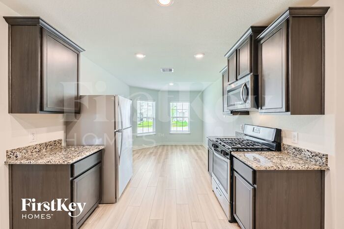 Building Photo - 26615 Ezemily Dr