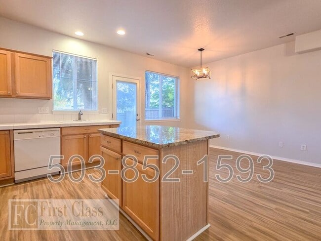 Building Photo - 21844 SW VINTNER Ln
