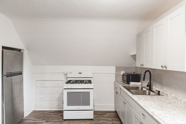 Building Photo - 2440 E Willamette Ave