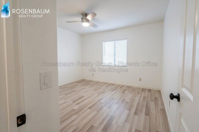 Building Photo - 5034 E Holmes Ave