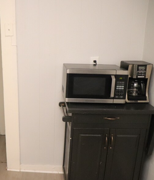 Building Photo - 2026 N Ross Ave