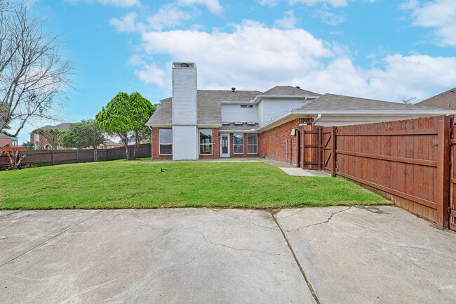 Building Photo - 2038 Biscayne Dr
