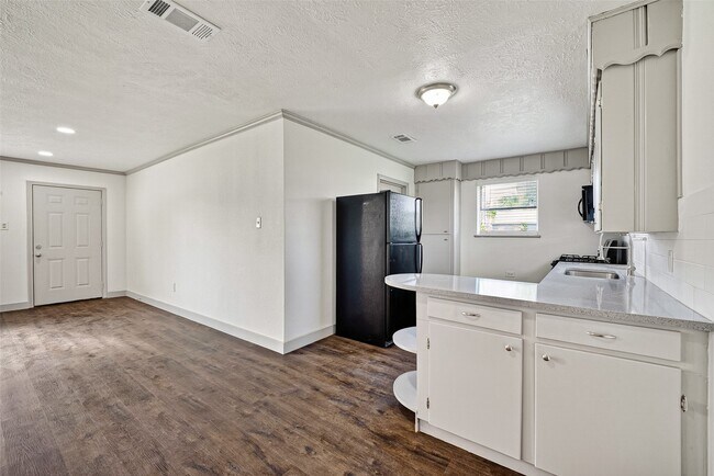 Building Photo - 1200 Cypress St