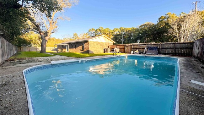 Building Photo - Charming 3-Bedroom Home with In-Ground Poo...