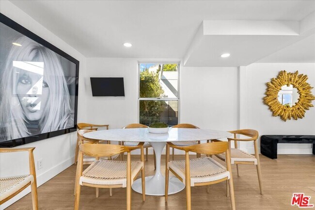 Building Photo - 1650 Clear View Dr