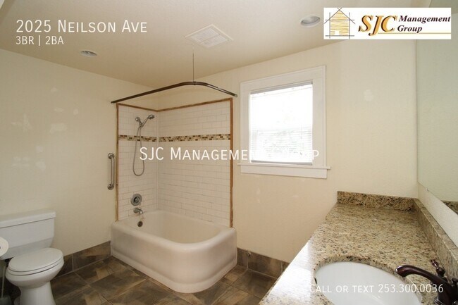 Building Photo - 2025 Nielson Ave