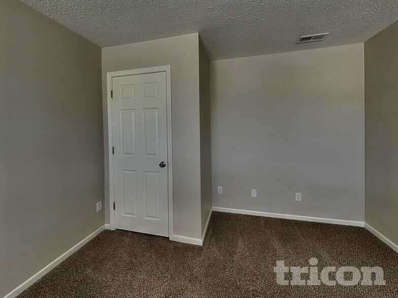 Building Photo - 8343 Weathervane Cir