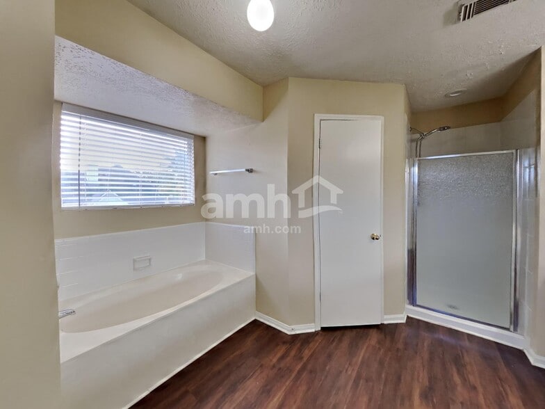 Building Photo - 2908 Cambridge Circus