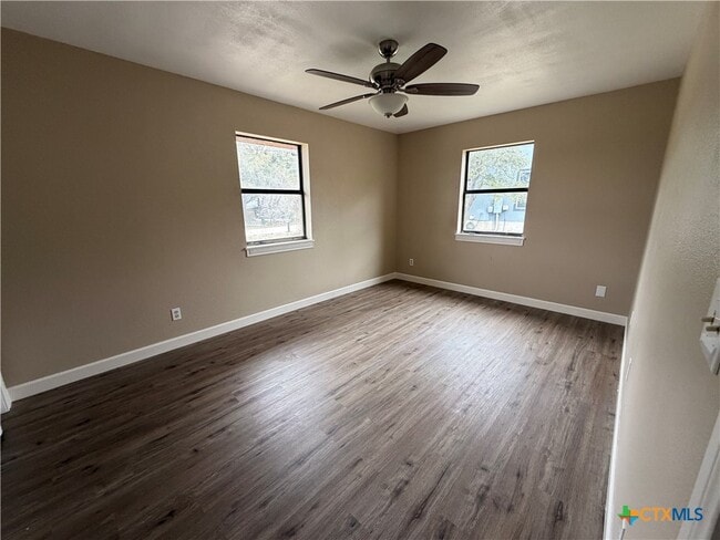 Building Photo - 1616 Lonesome