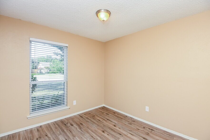 Building Photo - 3713 Arnold Dr