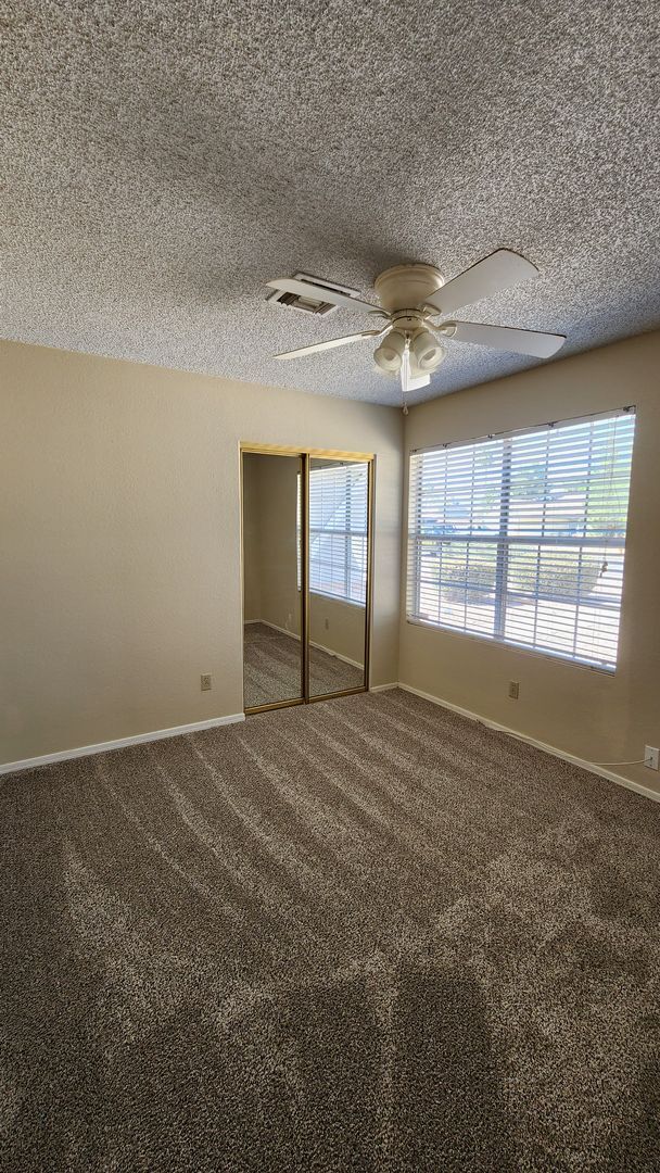 Building Photo - 4 bedroom, 2 bath Chandler Home