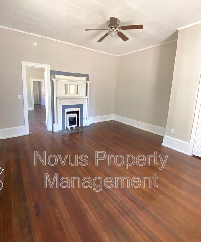 Building Photo - 302 Cedar St