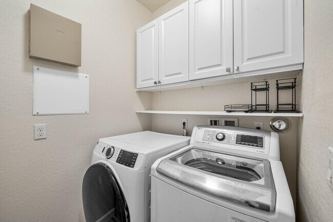 Building Photo - 48 NW Hawthorne Pl