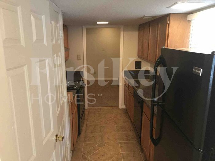 Building Photo - 2101 Hornsby Cove