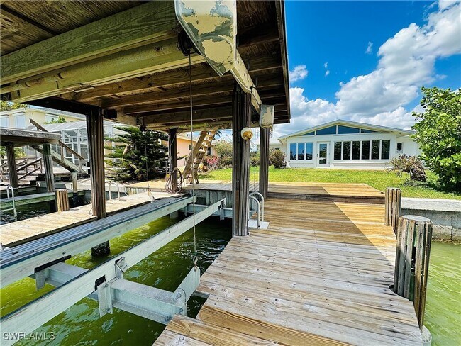 Building Photo - 140 W Pago Pago Dr