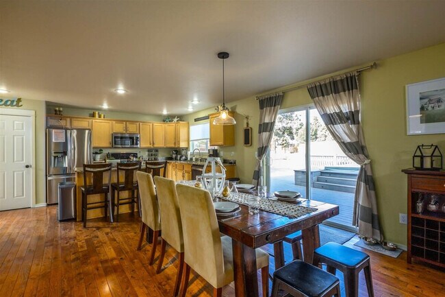 Building Photo - 63055 Yampa Way