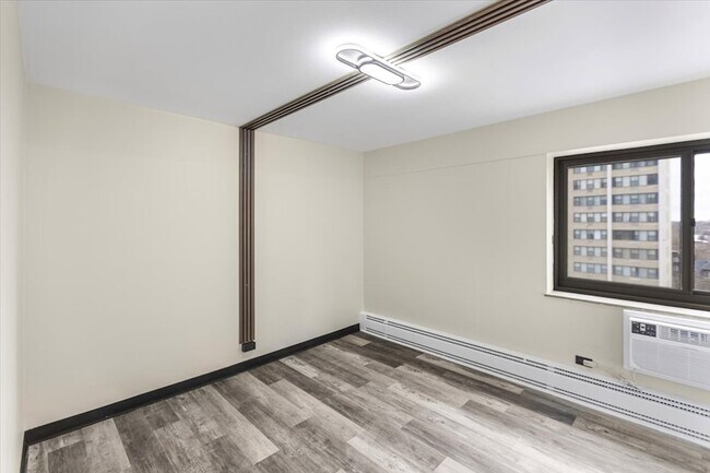 Building Photo - 7337 S South Shore Dr